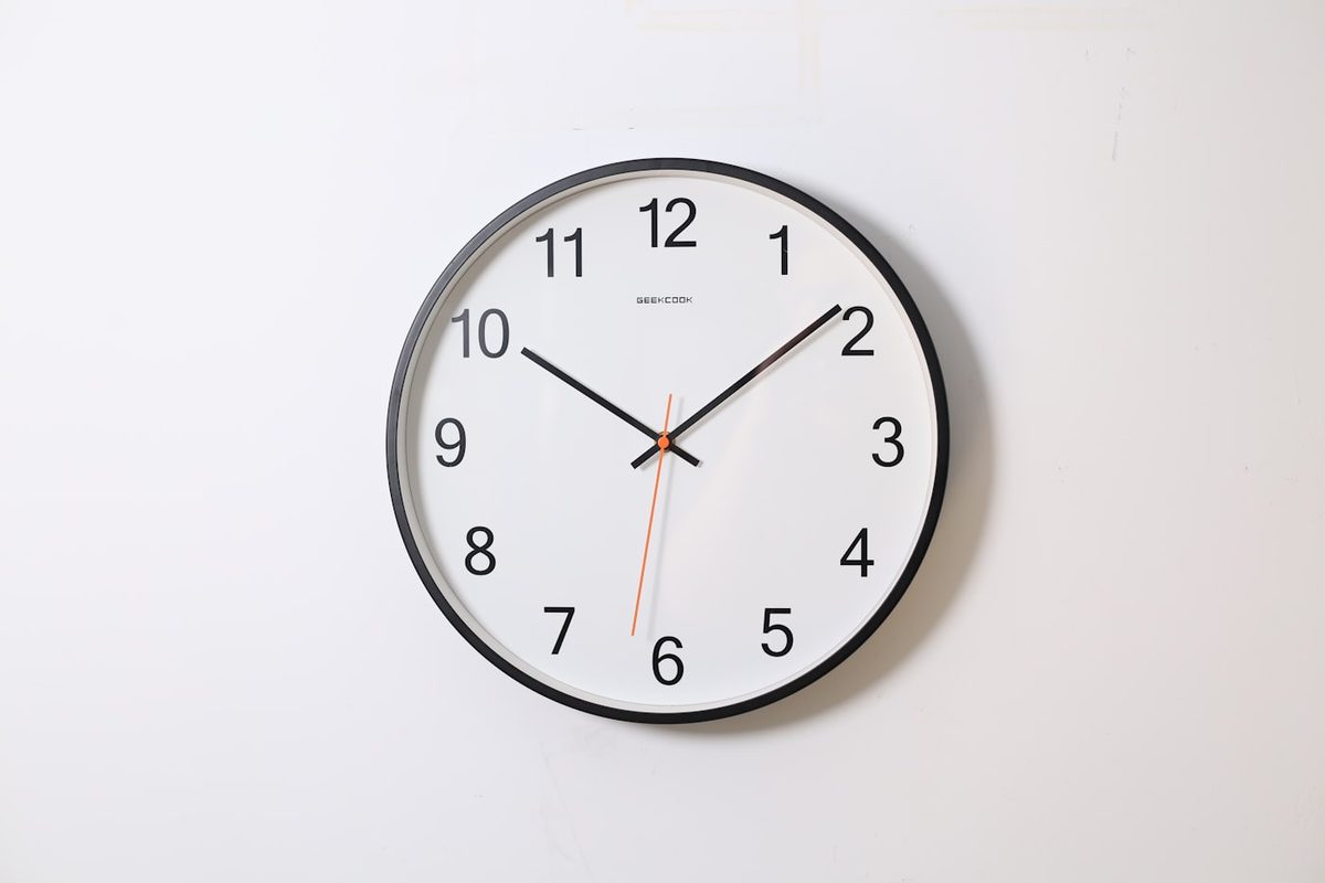 Minimal Round Wall Clock