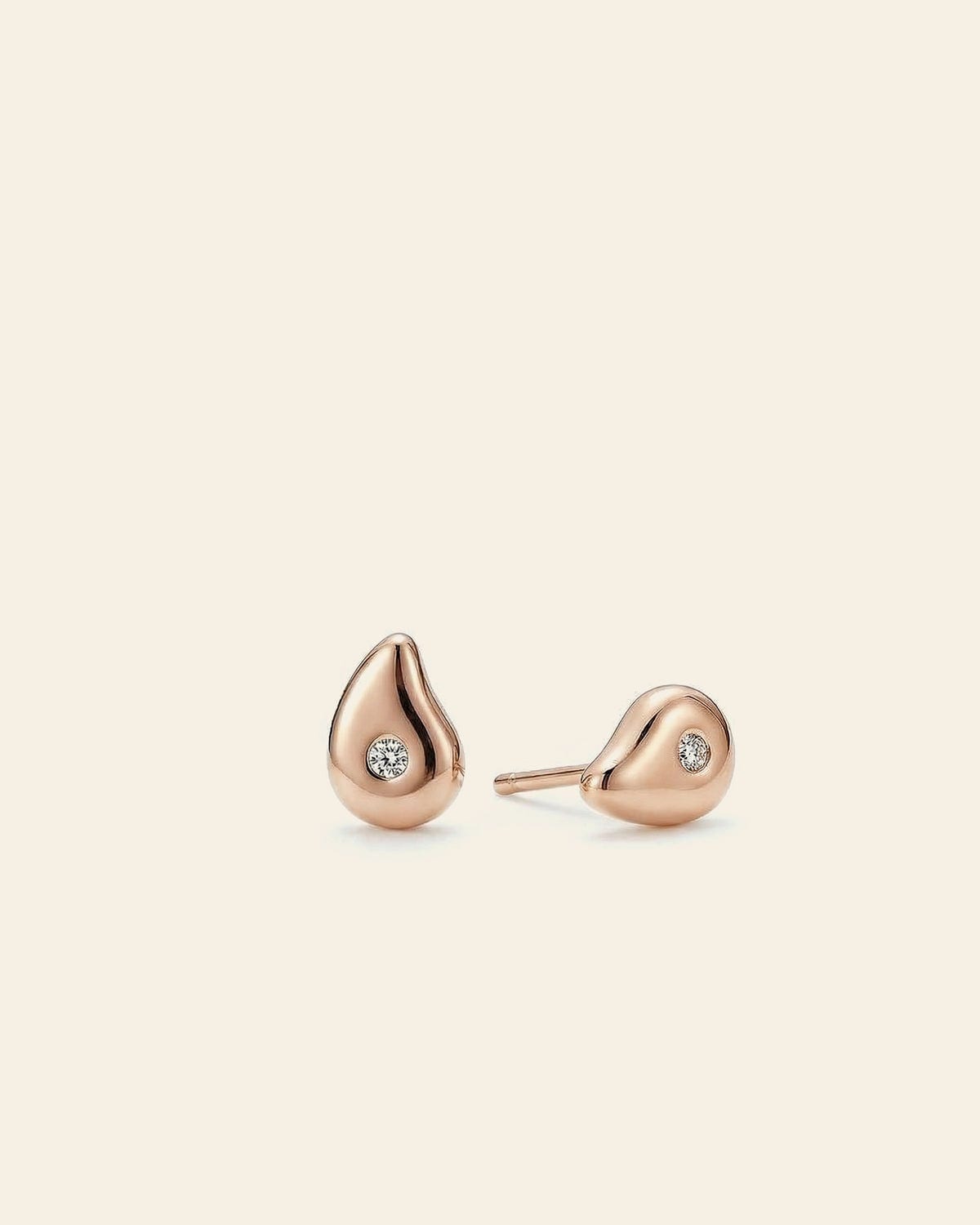 Rounded rose gold earrings