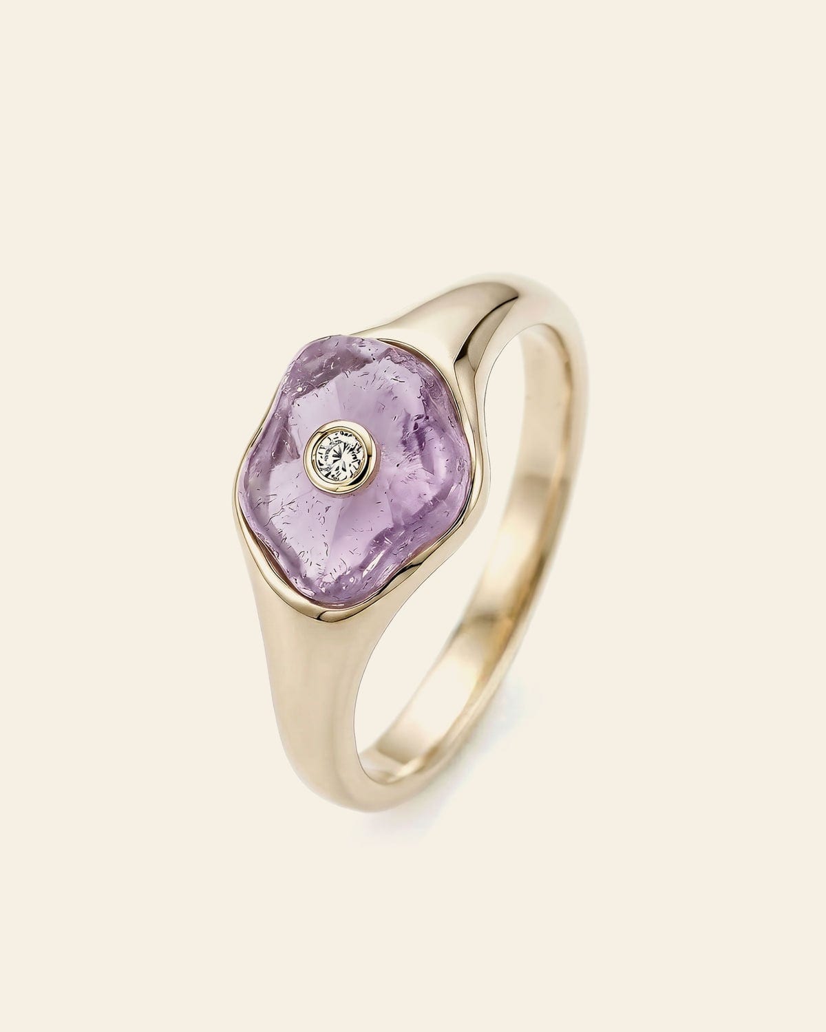 Ring with a raw-cut amethyst stone